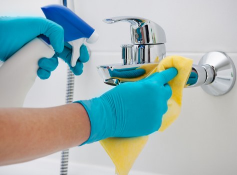 Free quote policy for carpet cleaners in Bickley discussed with a customer